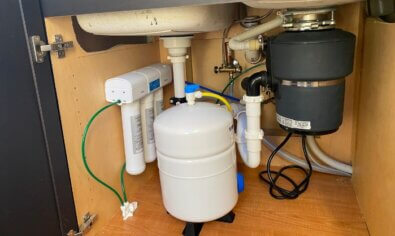 An under sink reverse osmosis system