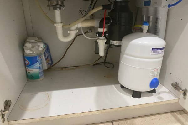 An under the sink reverse osmosis system in a home